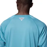 Remera gris de manga larga Columbia Terminal Tackle con logo en el pecho y estampado en la manga.