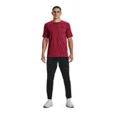Remera celeste de Under Armour, corte clásico, mangas cortas y logo estampado en el pecho.