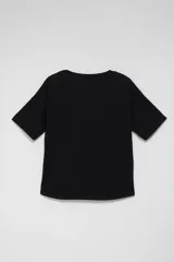 Camiseta negra de manga corta con cuello redondo y detalle de broderie en el frente.