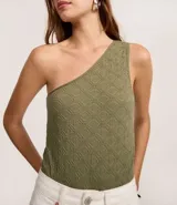 Body color verde militar, de un solo hombro, sin mangas y con textura geométrica.