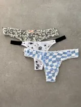 Pack de colaless con estampados variados, incluyendo diseño de cuadros y dibujos gráficos.