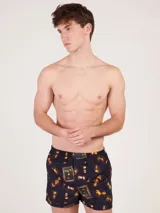 Bóxer de algodón blanco con estampado de flores pequeñas color celeste, con cintura elástica y logo de la marca en el centro.