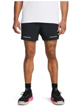 Short deportivo negro con logo Project Rock estampado en blanco.