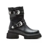Botas de caña media color negro, con plataforma y hebillas decorativas.