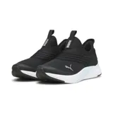 Zapatillas tipo slip-on, color negro, con diseño de tejido transpirable y suela ligera.