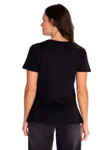 Remera negra de manga corta para mujer, con estampado frontal de la marca Caterpillar en color blanco. Etiqueta con el logo de Caterpillar en el dobladillo.