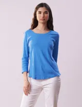 Remera de algodón color verde agua, con escote redondo y mangas 3/4.