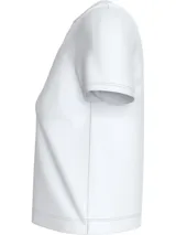Remera blanca de corte regular con cuello redondo y mangas cortas. Estampado frontal con el logo de Calvin Klein Jeans y la leyenda "Established 1978".
