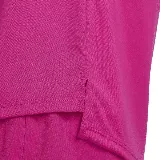 Remera deportiva Nike Dri-FIT Swoosh color fucsia, de corte clásico y mangas cortas. Presenta el logo de la marca estampado en el pecho.