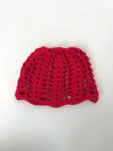 Gorro tipo casquete tejido a mano en crochet con hilo 100% algodón color marrón.