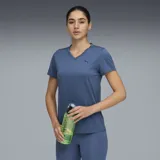 Remera deportiva Puma color azul con cuello en V y logo estampado en el pecho.