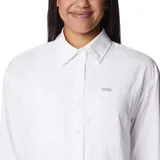 Camisa de manga larga Columbia Silver Ridge Utility, color negro, con protección solar FPU 50 y tecnología hidroabsorbente Omni-Wick. Cuenta con ventilación, bolsillo en el pecho y está hecha de material reciclado.