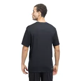 Remera deportiva Adidas Train Essentials negra con logo blanco estampado en el pecho.