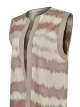 Chaleco largo sin mangas con estampado abstracto en tonos rosa, beige y blanco.