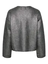 Sweater de punto plateado con cuello redondo y mangas largas.