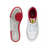Zapatillas Puma Ferrari CA Match de cuero blanco con detalles en rojo y logo de Ferrari en la lengüeta.