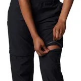 Pantalón de trekking negro convertible en short, con tecnología Omni-Shield que repele la humedad y resiste las manchas.