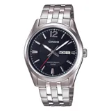 Reloj Casio para hombre, modelo MTP1335D-1AVDF, con caja y correa de acero inoxidable color plateado, esfera negra con indicadores plateados y visualización de día y fecha. Resistente al agua 50m.