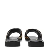 Sandalias planas de mujer, color negro, con tiras cruzadas con estampado de leopardo. Tienen punta cuadrada y planta acolchada.