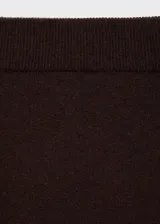 Falda midi marrón de punto con cintura elástica y corte evasé.