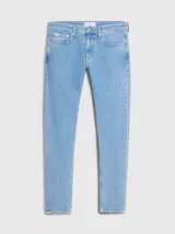 Jeans celeste de corte slim fit, tiro medio y pierna cónica. Diseño clásico de cinco bolsillos, con cierre de botón y cremallera.