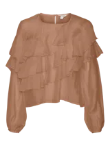 Blusa color beige con volados, cuello redondo y mangas largas abullonadas con puños abotonados.