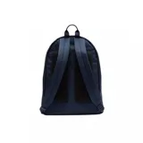 Mochila azul marino de poliéster con compartimento principal con cierre, bolsillo frontal con cierre y logo de Lacoste bordado en verde.