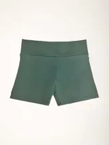 Calza corta de lycra color negro, tiro alto.