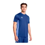 Remera deportiva Under Armour Challenger color azul con paneles laterales en celeste y logo estampado en el pecho.