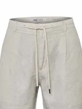 Short color beige de lino orgánico, con bolsillos delanteros y traseros, y ajuste con cordón.