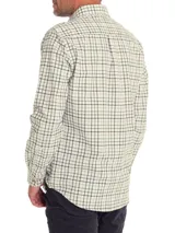 Camisa de franela de algodón orgánico con cuello americano abotonado, manga larga, corte regular y estampado a cuadros en tonos azul, blanco y rojo.