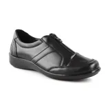 Zapato bajo de cuero negro con cierre de cremallera frontal.