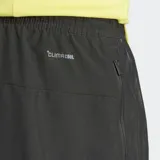 Shorts de training Adidas color negro con tres rayas grises a los costados. Confeccionados en tejido transpirable con tecnología CLIMACOOL, cintura elástica con cordón ajustable, aberturas laterales y bolsillos frontales con cierre.