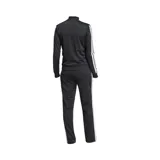 Conjunto deportivo Adidas Essentials 3 Rayas, color negro con detalles en blanco. Incluye campera con cierre frontal, cuello alto y bolsillos, y pantalón con cintura elástica, cordón ajustable y bolsillos.
