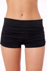Microshort negro de tela elastizada con frunces en los laterales y cintura alta.