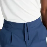 Short deportivo azul con cintura elástica y cordón de ajuste interno. Cuenta con bolsillos laterales diseñados para guardar pelotas de tenis.