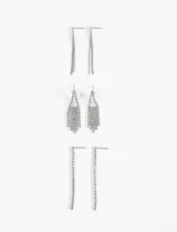 Set de caravanas plateadas con strass, con diferentes diseños colgantes.