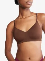 Corpiño de Calvin Klein, sin aros, con escote en V y copas con relleno que se adapta al cuerpo para un ajuste cómodo.