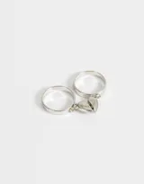 Set de dos anillos dorados con dije de corazón imantado para compartir.