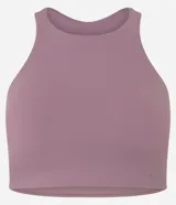 Top deportivo ajustado color malva, con escote halter y espalda nadador.