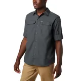 Camisa de manga larga color bordó con tecnología Omni-Shade Upf 50 Sun Protection y Omni-Wick. Cuenta con ventilación, mangas enrollables con soportes para lengüetas y dos bolsillos frontales con solapa.