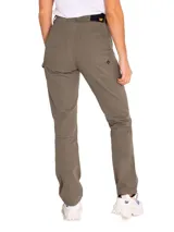 Pantalón negro de corte recto con bolsillos frontales y traseros.