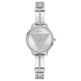 Reloj Guess para mujer, con caja plateada de 30mm con cristales y esfera plateada con logo triangular de la marca. Malla de acero plateada con eslabones autoajustables.