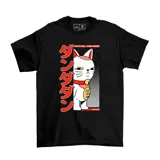 Remera negra de algodón con estampado de un gato blanco estilo anime con detalles en rojo y amarillo.