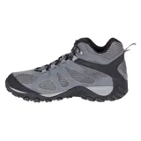 Bota de trekking Merrell Yokota 2 Mid WP, color gris con detalles en negro. Fabricada con gamuza y malla resistente al agua, con tecnología M Select™ GRIP para tracción y M Select™FRESH para control de olores. Cuenta con puntera protectora de goma, soporte de talón de TPU, plantilla Kinetic Fit™ y amortiguación Merrell Air Cushion.