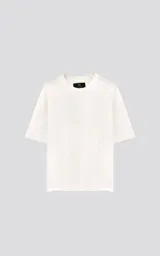 Remerón blanco de corte extra oversize con hombros caídos, cuello redondo de rib y doble costura.