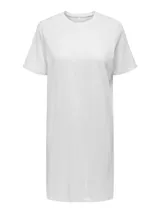Vestido blanco de corte recto, manga corta y largo hasta la rodilla.
