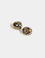 Aros colgantes cortos redondos con estampa animal print de leopardo, color dorado.