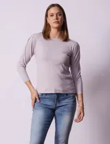 Buzo tejido en hilado fino color verde agua, marca Vila Milano. Manga ¾ con pliegue en hombro y escote a la base.