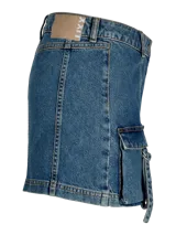 Minifalda cargo de denim con lavado stonewash, tiro medio, cierre de cremallera y bolsillos cargo laterales. Confeccionada en tejido de sarga con mezcla de algodón, poliéster, viscosa y elastano.